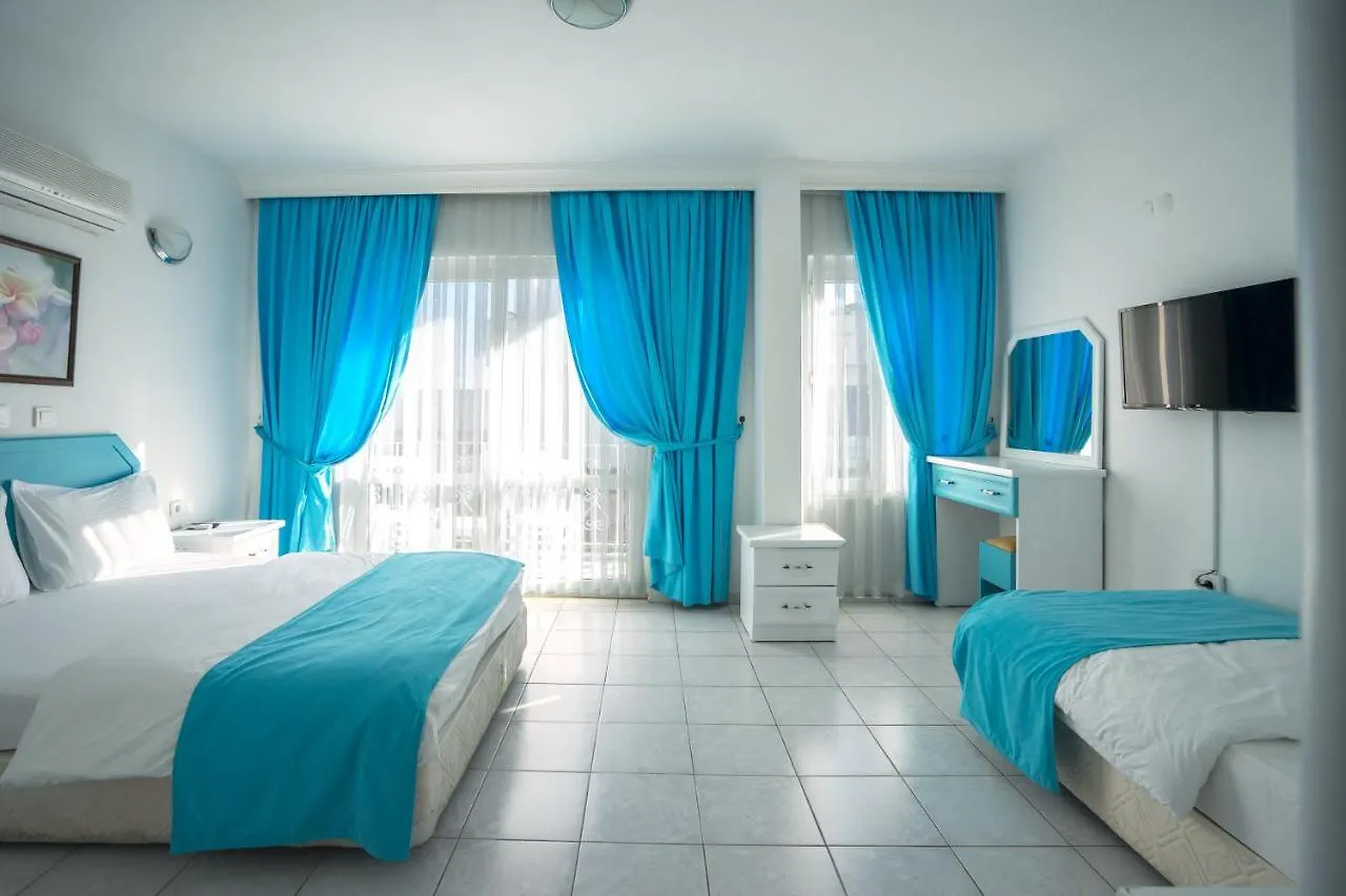 דטקה Bora Hotel